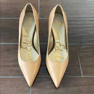 3/25.00 - Tan / nude heels  *make a offer*
